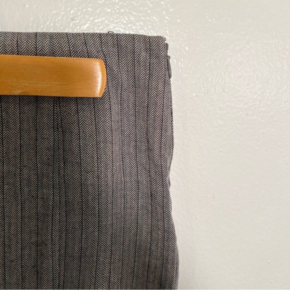 To the Max Skirt Pleated Trumpet Hem Herringbone Black White 0 - Picture 4 of 9